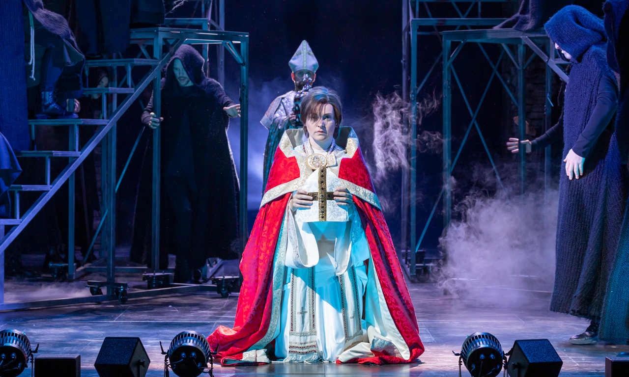 Gutschein: Die Päpstin das Musical am 19.12.25 um 14:30 Uhr gutscheinbox Szene aus dem Musical ,,die Paepstin''